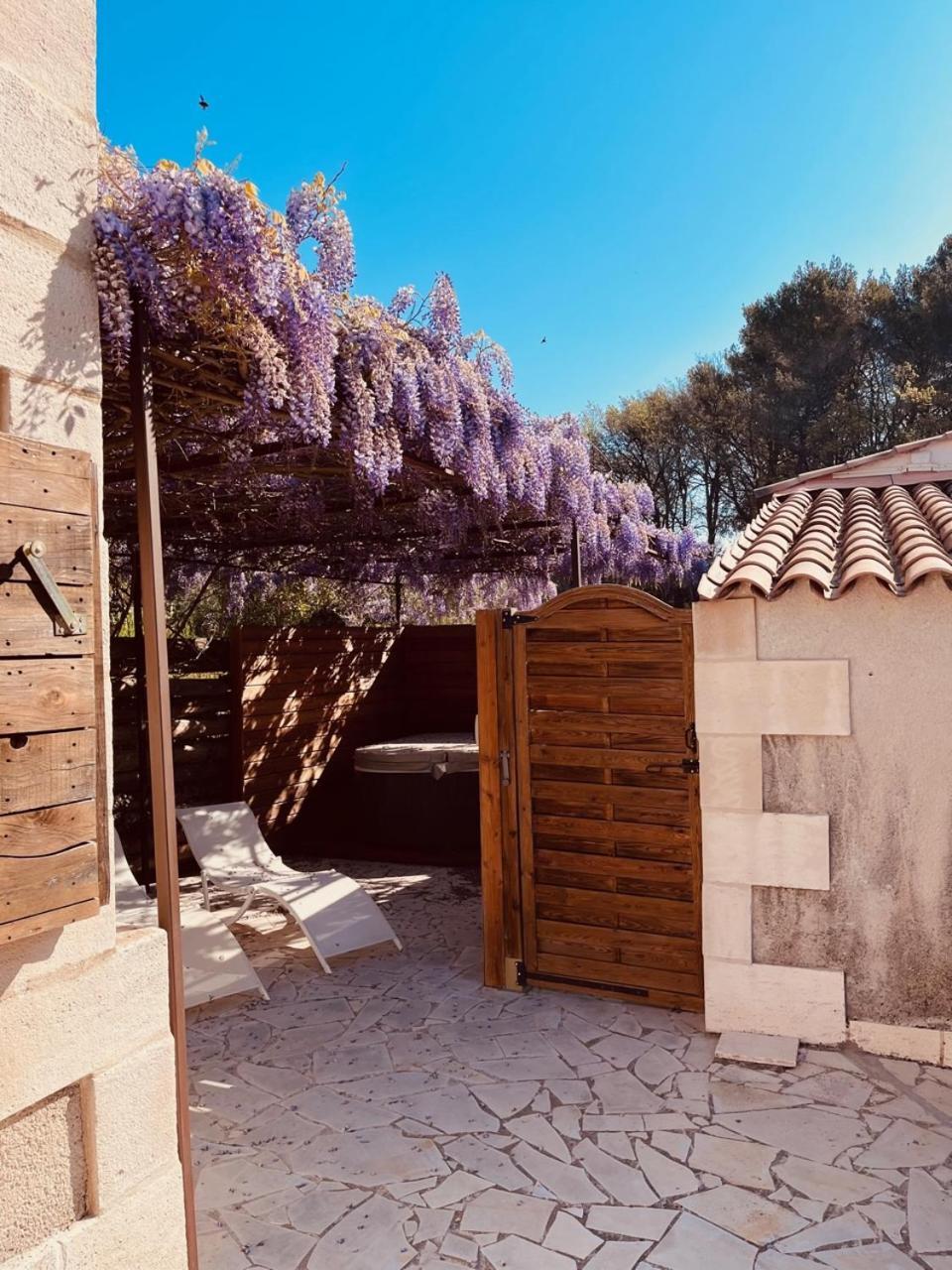 Domaine Amourella Lejlighedshotel Lambesc Værelse billede